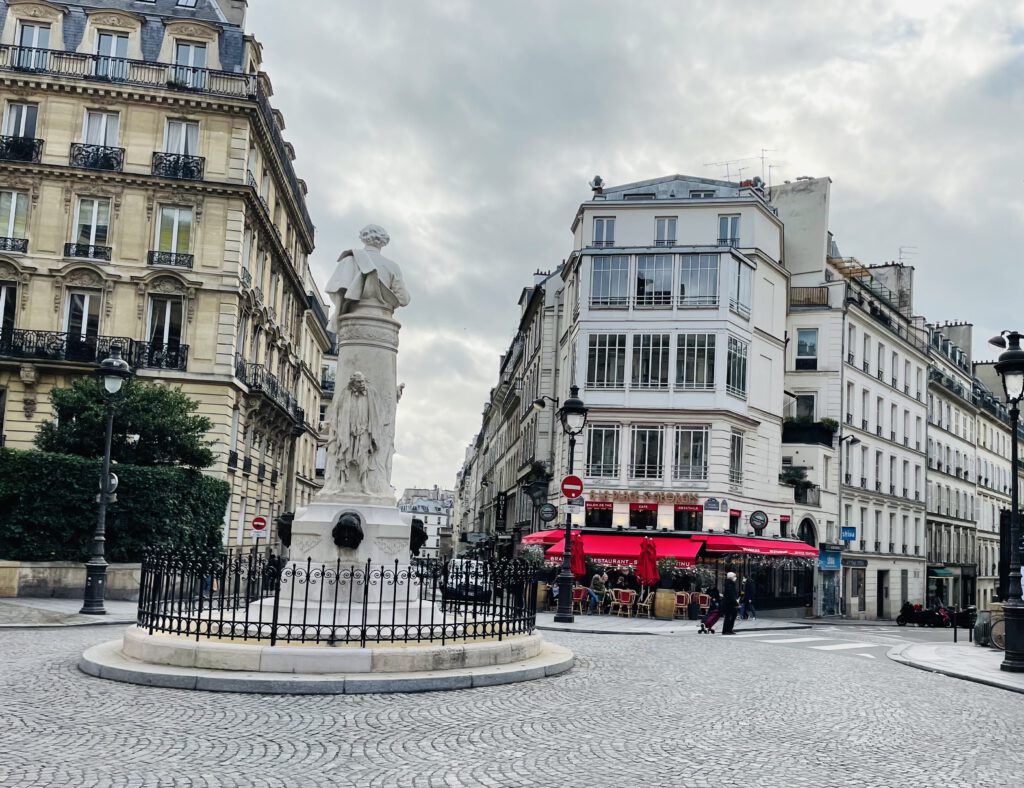 place Saint-George Parijs met tieners