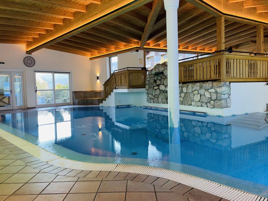 zwembad hotel alpina